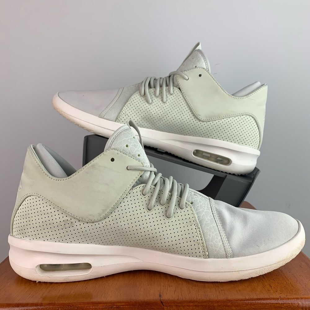 Nike Air Jordan men’s first class light bone athletic shoes size 12
